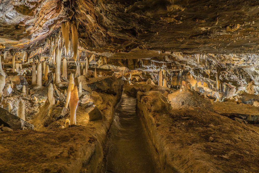 10 Stunning U S Caves You Need To See With Your Own Eyes Must See Places