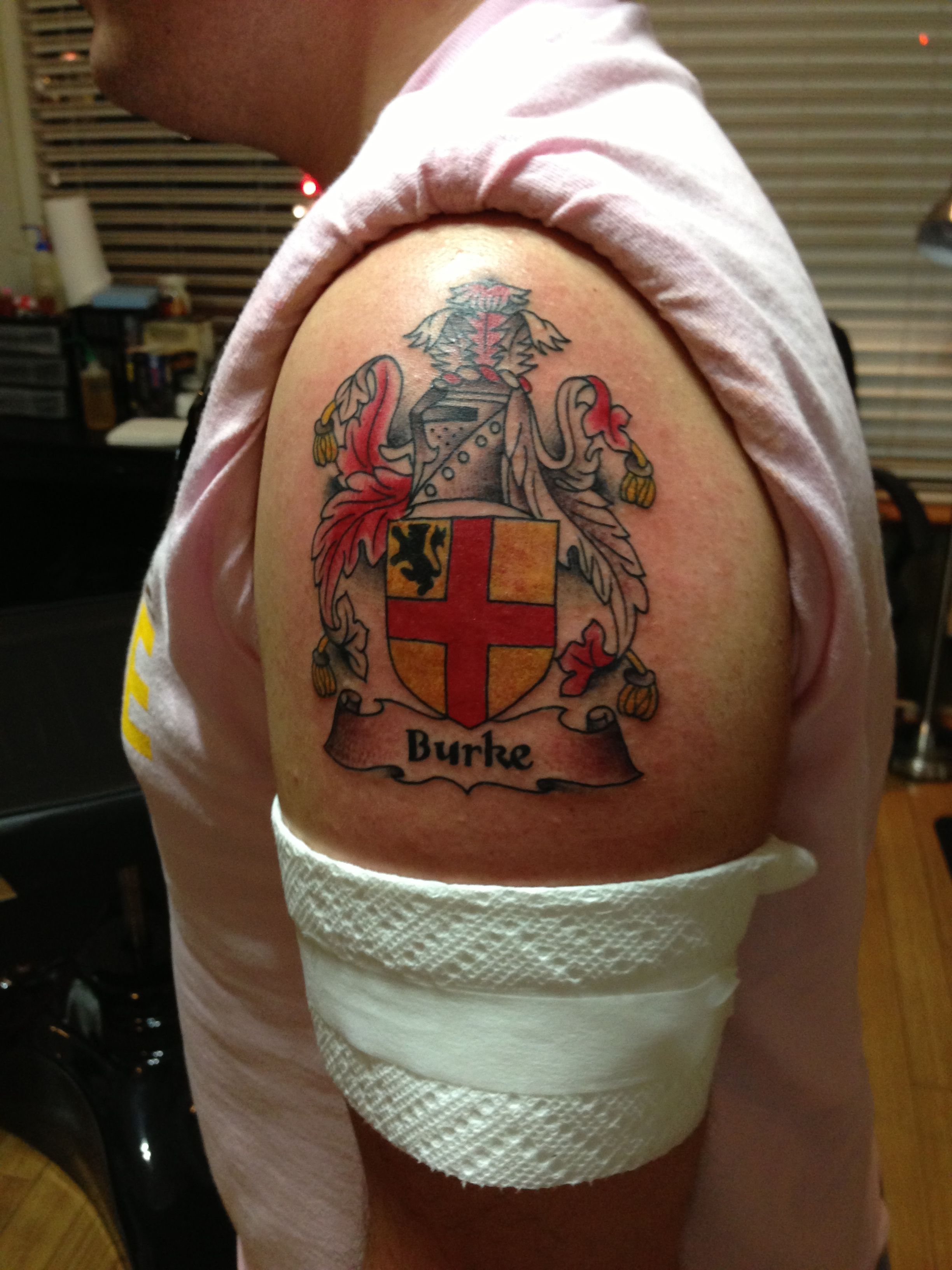 11 Coat Of Arms Tattoo Cost Family Crest Tattoo Family Crest Symbols