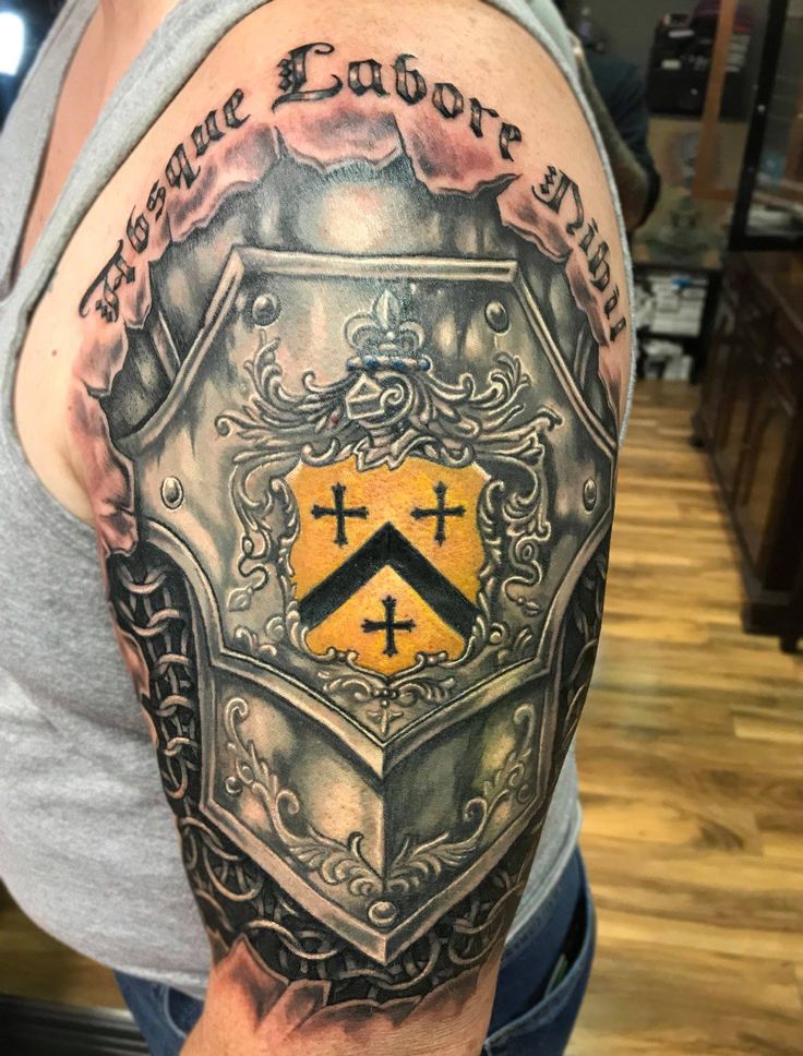 11 Family Crest Ideas Family Crest Tattoo Crest Tattoo Family Crest