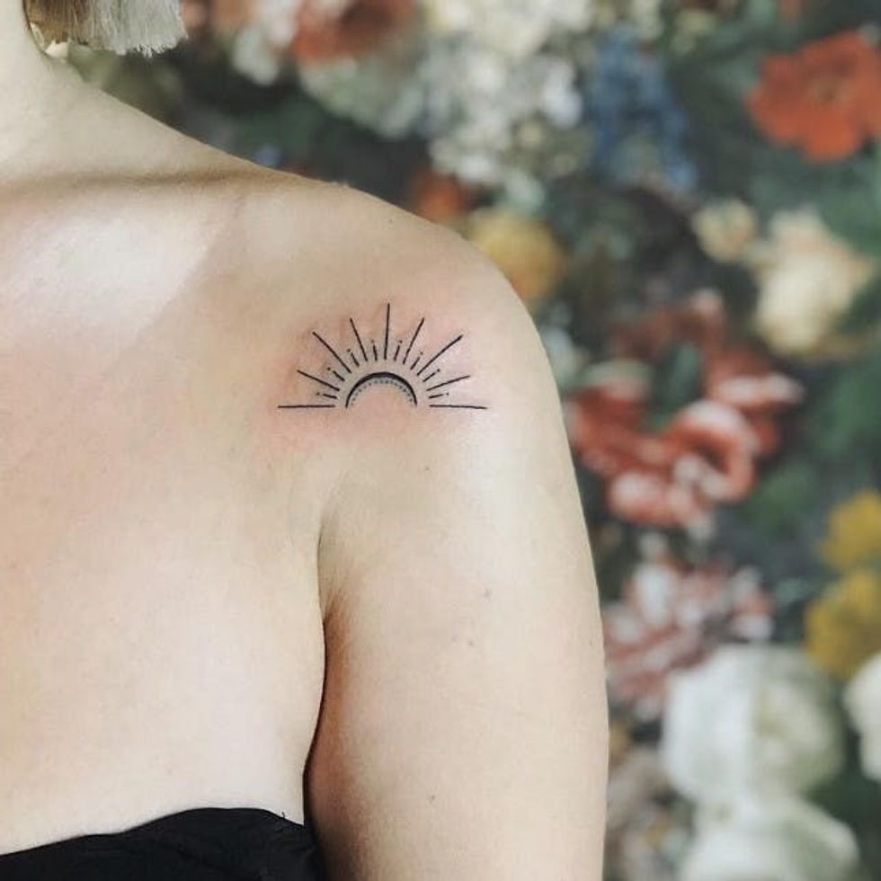 12 Dainty Collarbone Tattoos We Want To Copy Like Yesterday Tattoo Ideen T Towierungen