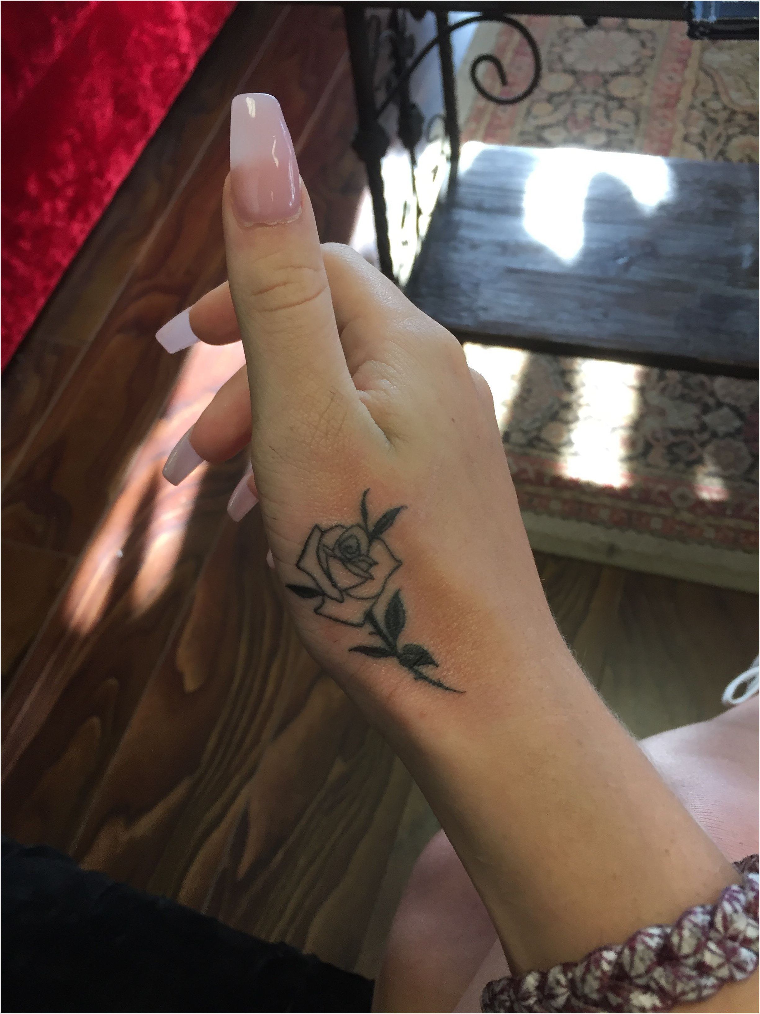 20 Cool Small Hand Tattoos Images For Ladies Sheideas