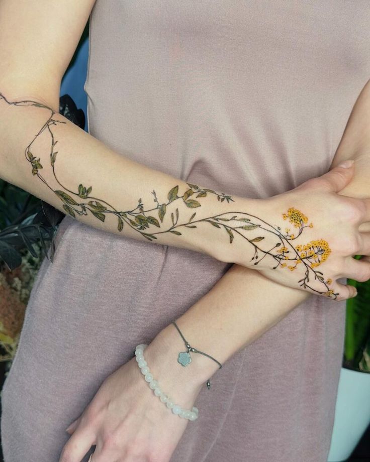 22 Floral Tattoo Ideas To Decorate Your Forearm