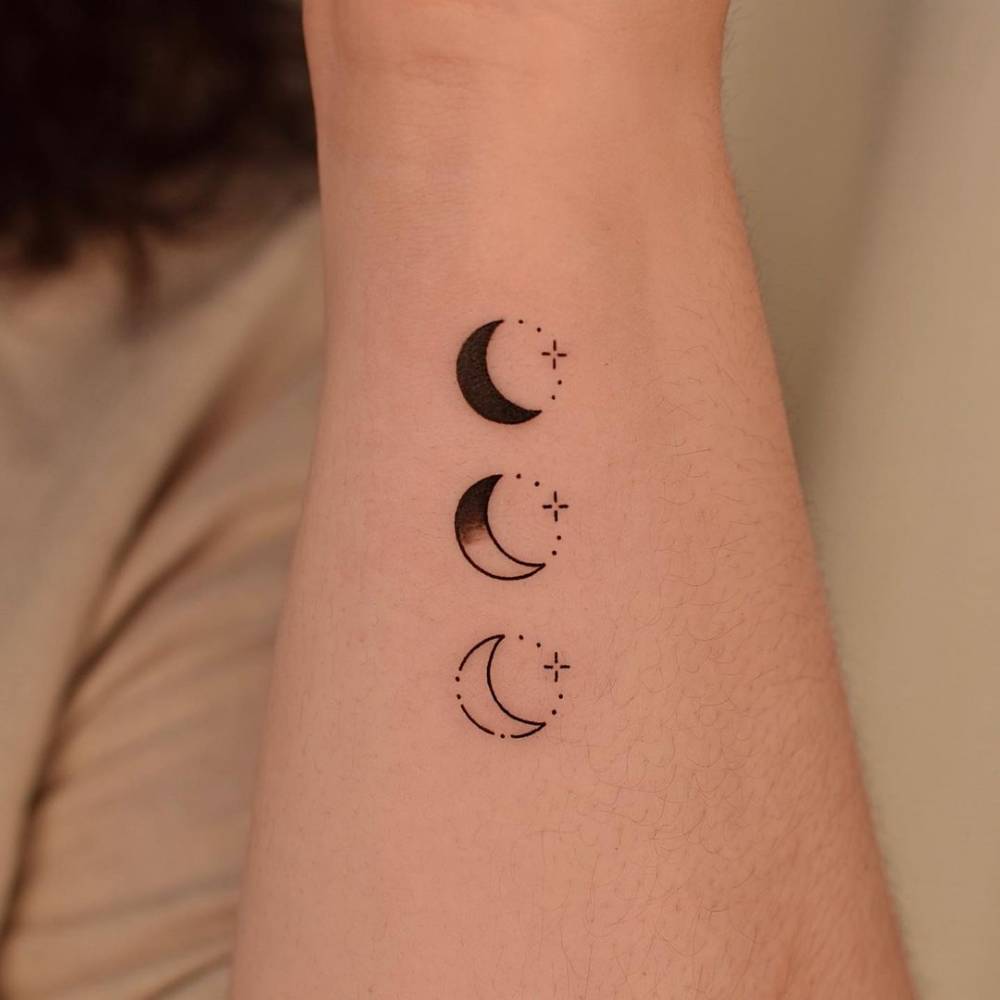 29 Minimalist Moon Phase Tattoo Aspynasukulu