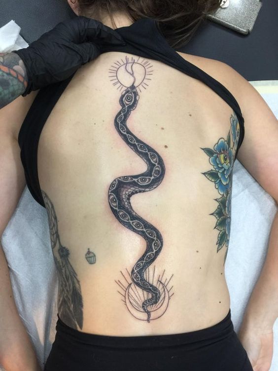 31 Beautiful Spine Tattoo Ideas For Women Inspirationfeed