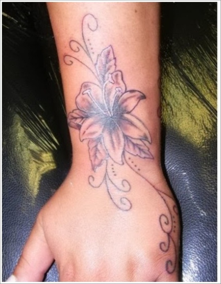 32 Fantastic Flowers Tattoos On Wrists