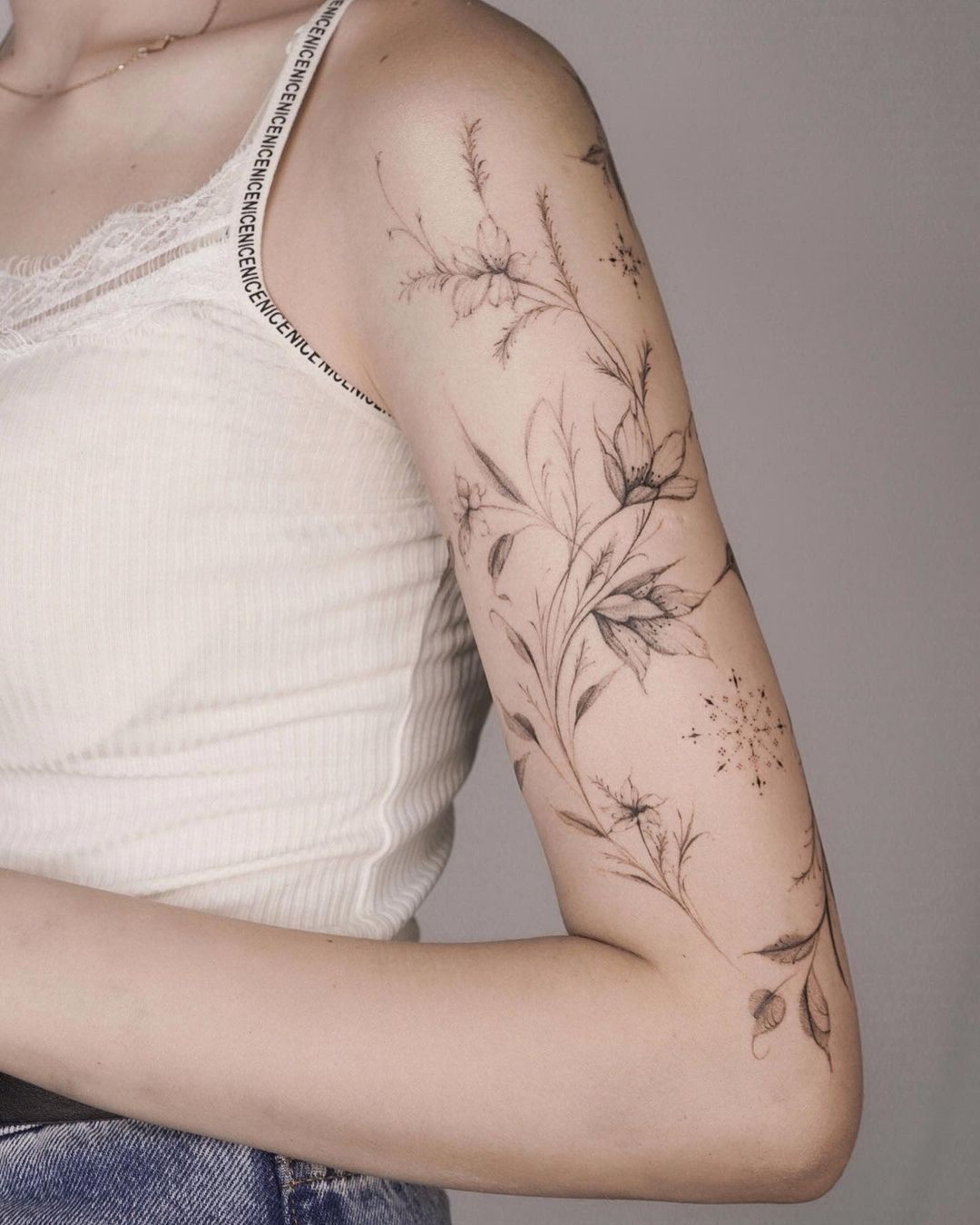 33 Stunning Shoulder Tattoos For Women In 2024