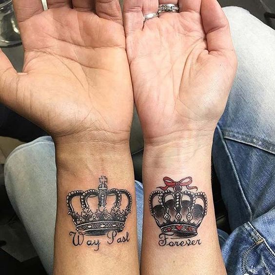 43 Creative Crown Tattoo Ideas For Women Stayglam