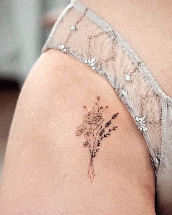 45 Beautiful Hip Tattoos For Women With Meaning