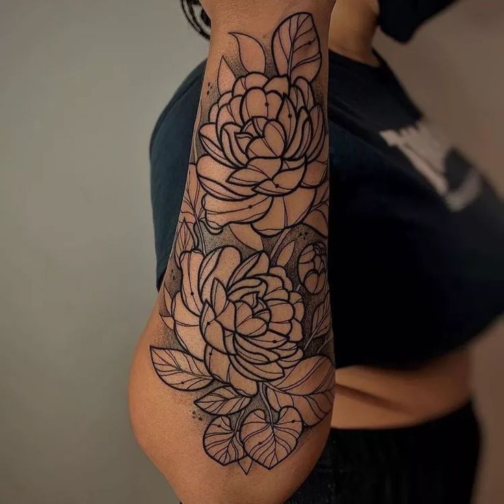 46 Flower Tattoo Ideas From Micro Blossoms To Dramatic Bouquets