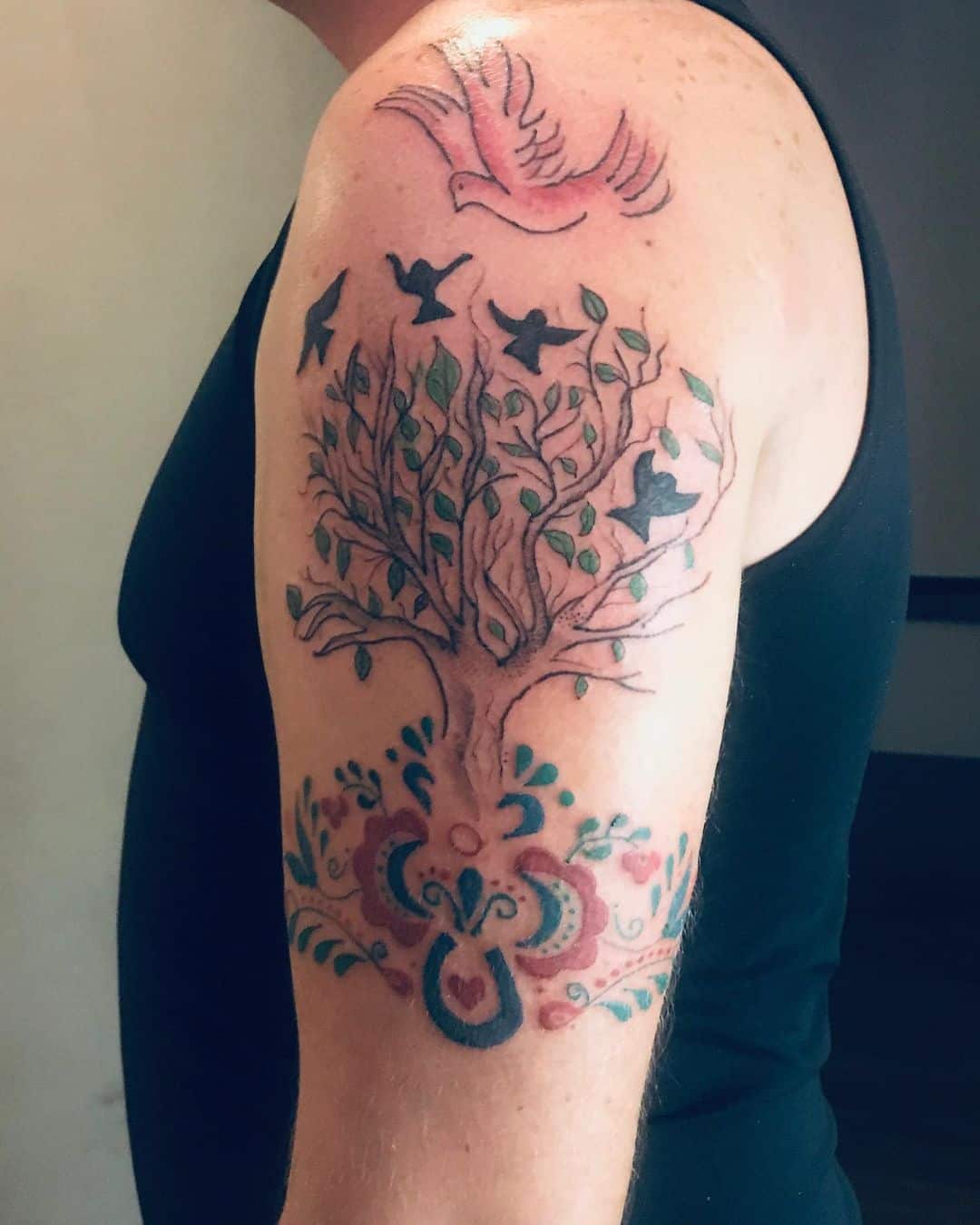 50 Family Tree Tattoo Design Ideas To Show Off Your Roots