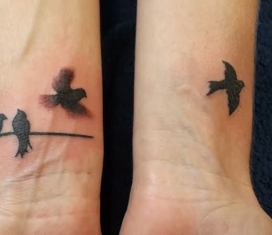 53 Fantastic Birds Tattoos For Wrist