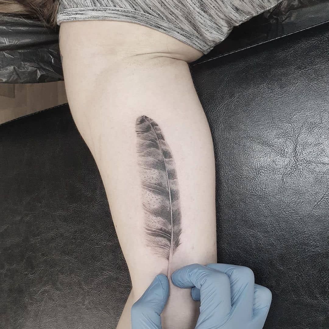 60 Beautiful Female Feather Tattoo Design Ideas 2021 Updated