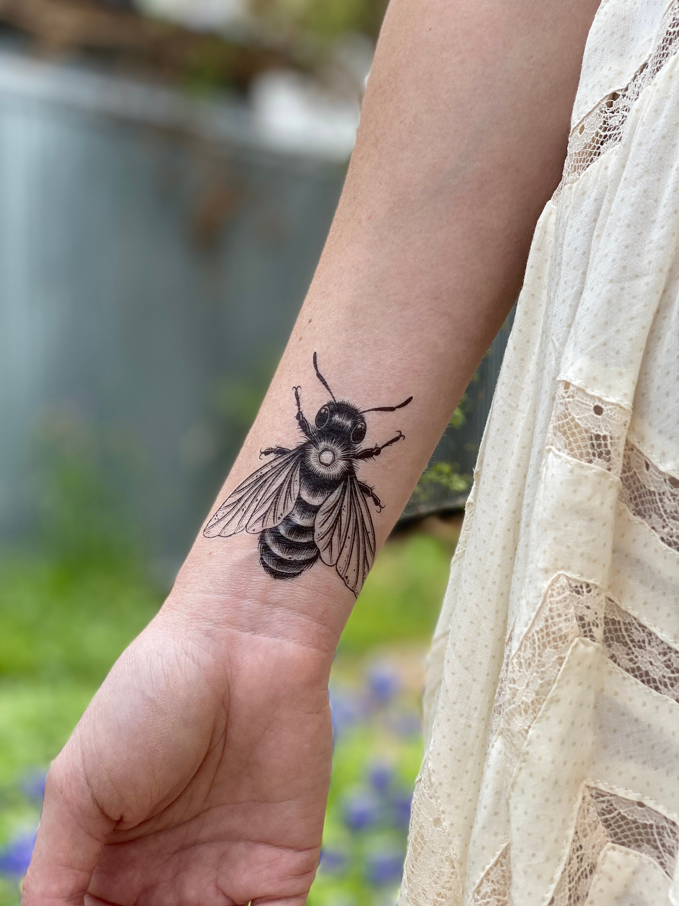 Aggregate 79 Flying Bee Tattoo Latest In Cdgdbentre