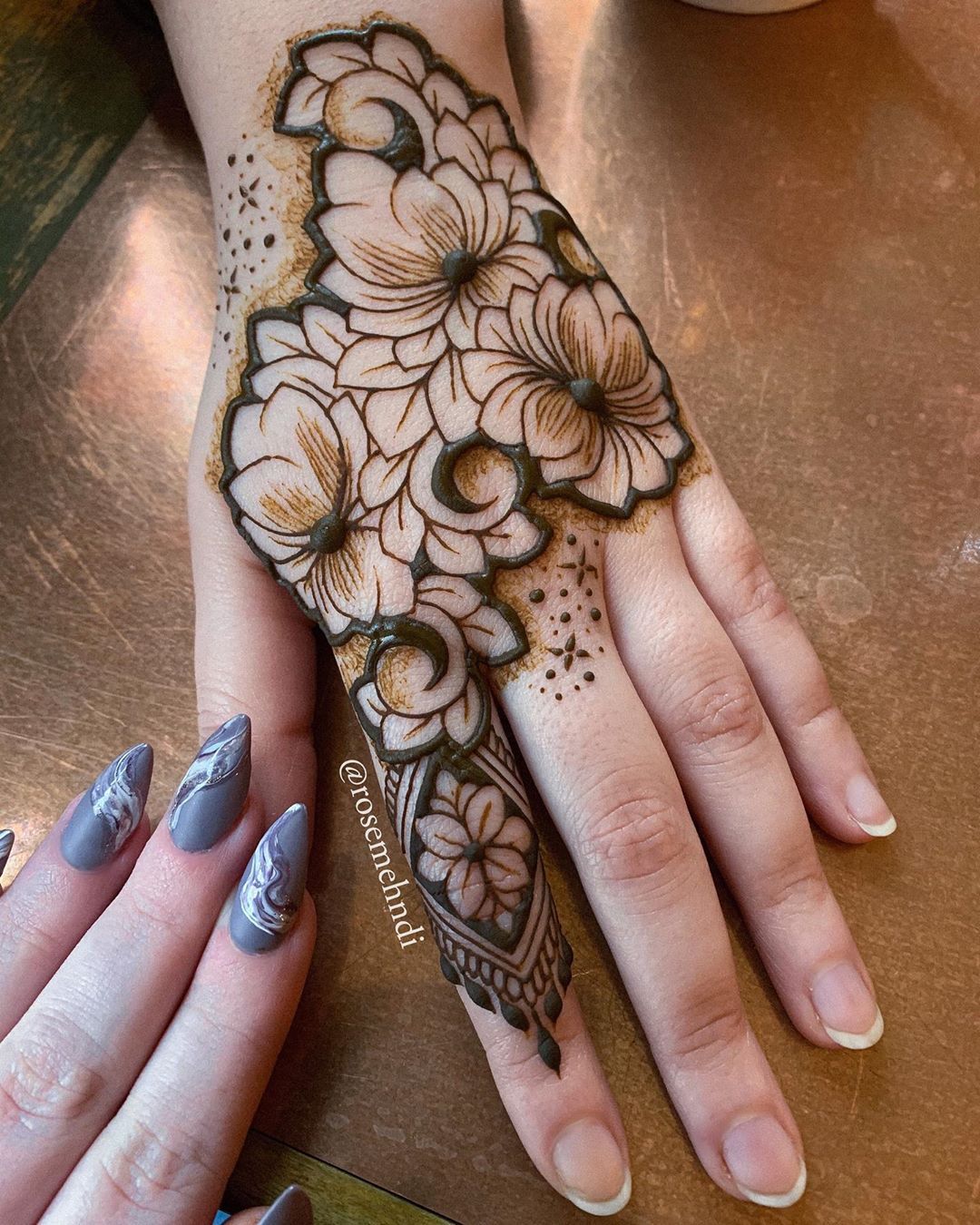 Beautiful Lotus Floral Mehndi Designs For Hand K4 Fashion