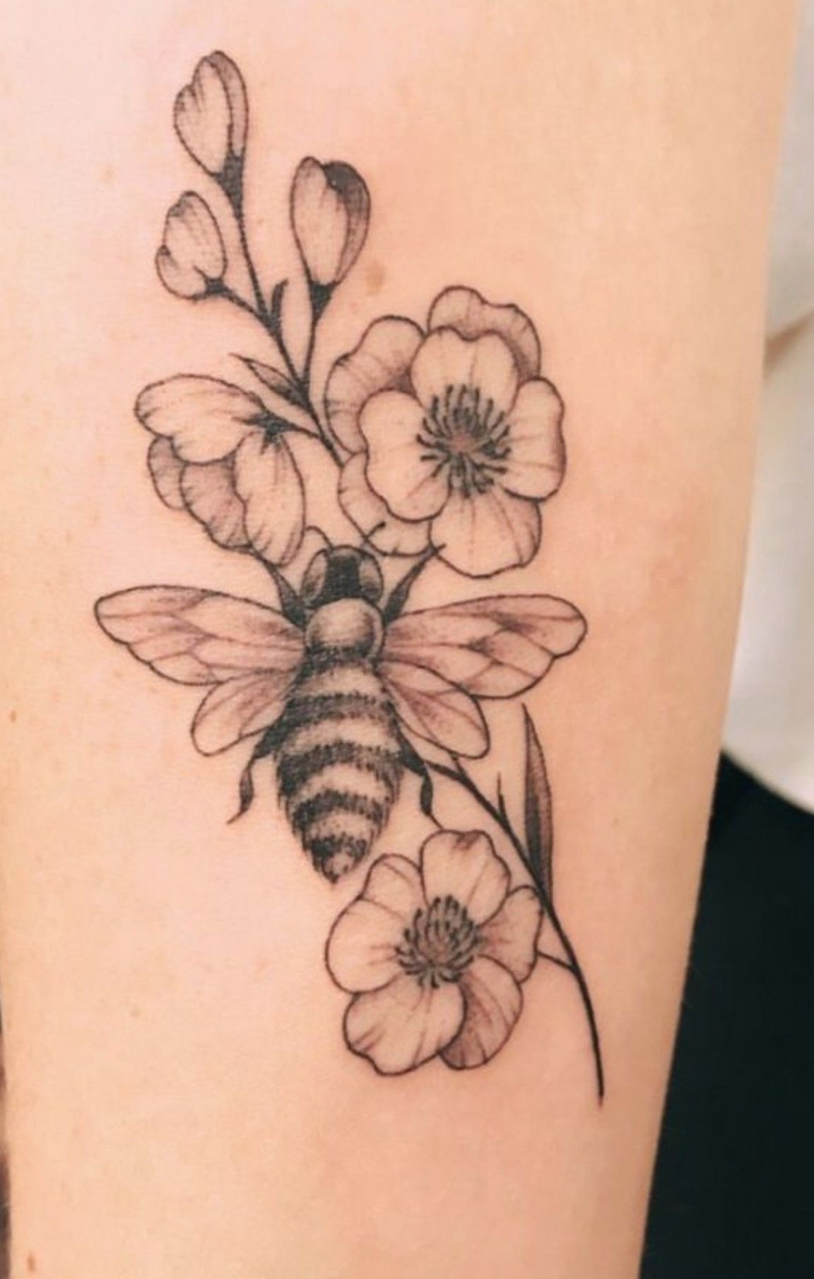 Bee And Sunflower Tattoo Tattoo Designs Tattoo Pictures