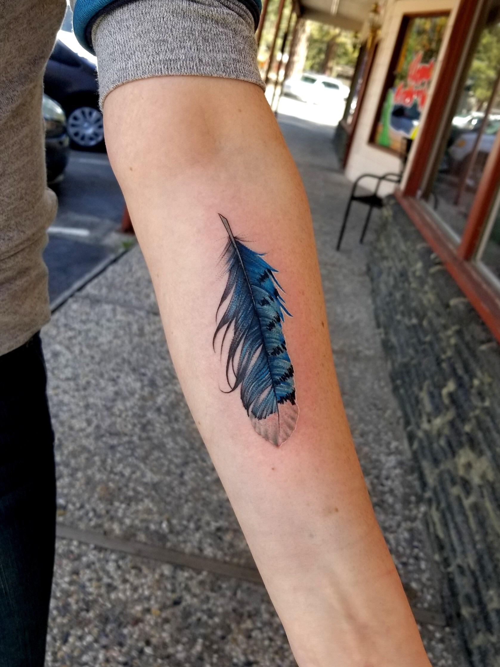 5 Stunning Blue Jay Feather Tattoo Ideas