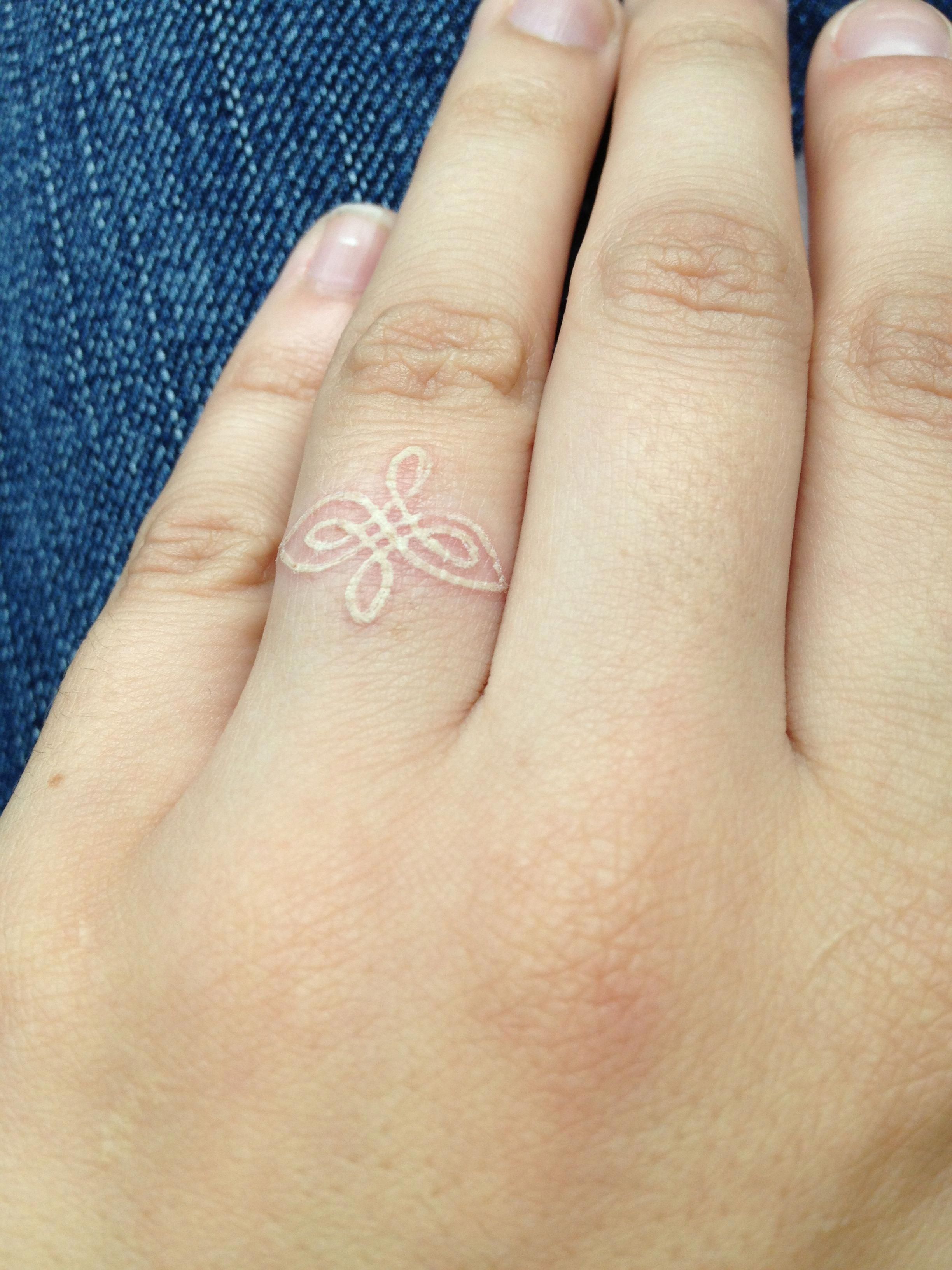 Celticweddingringssetlove Wedding Tattoos Knot Tattoo Ring Finger Tattoos