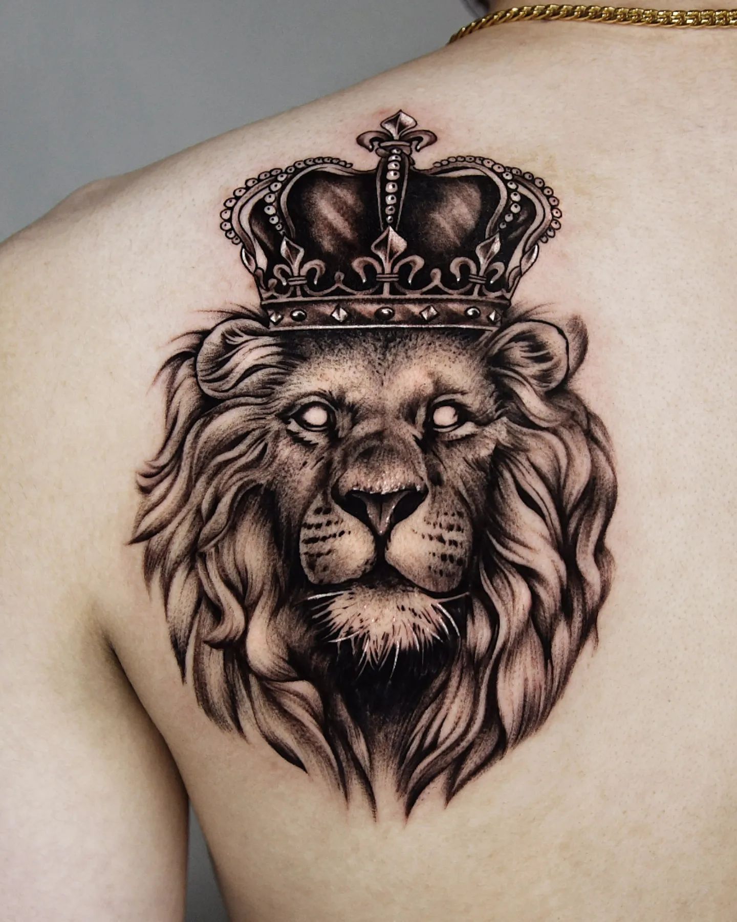 Crown Tattoos 30 Examples Crown Meaning Top Designs Artofit