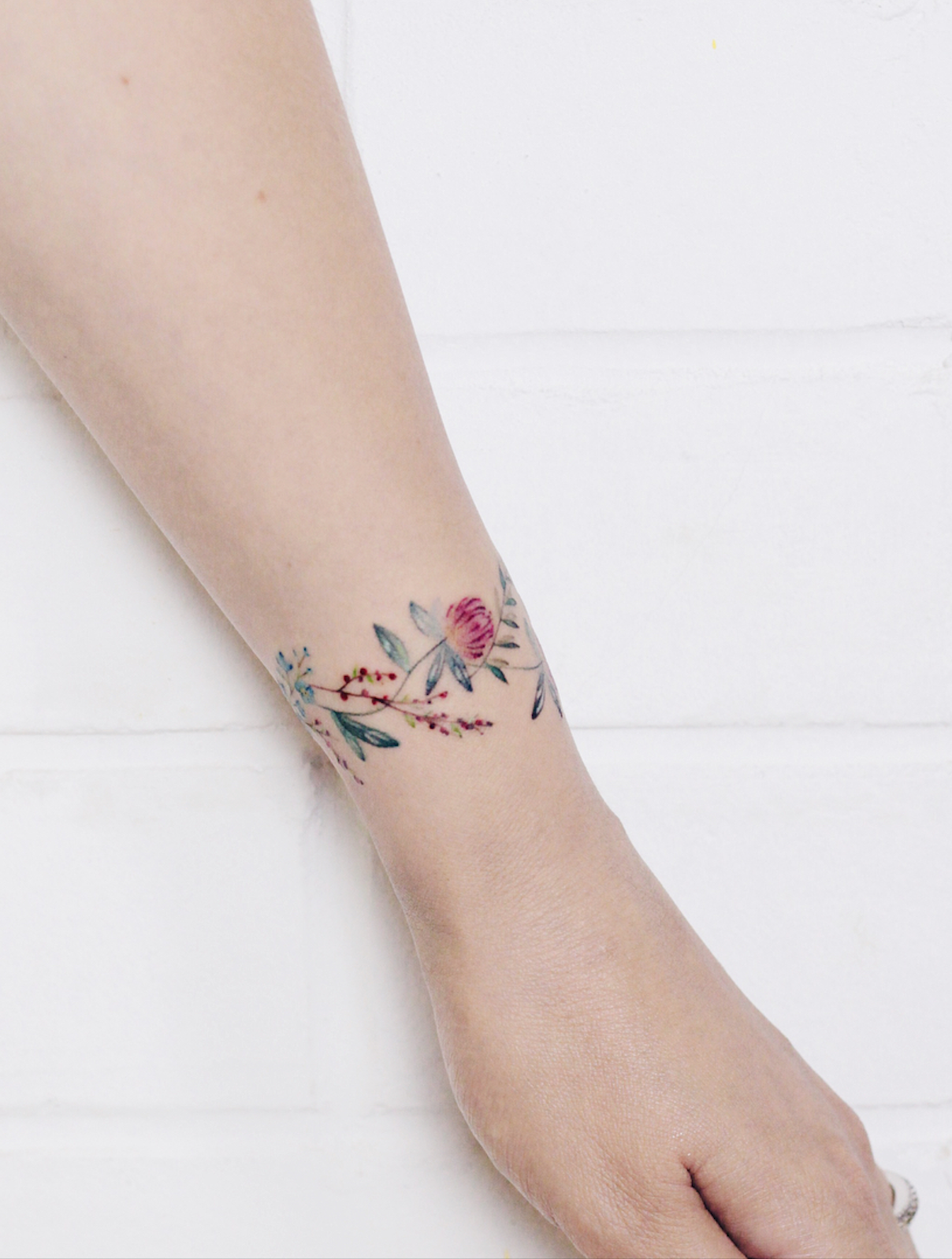 Discreet And Charming Wrist Tattoos You Ll Want To Have Flower Wrist