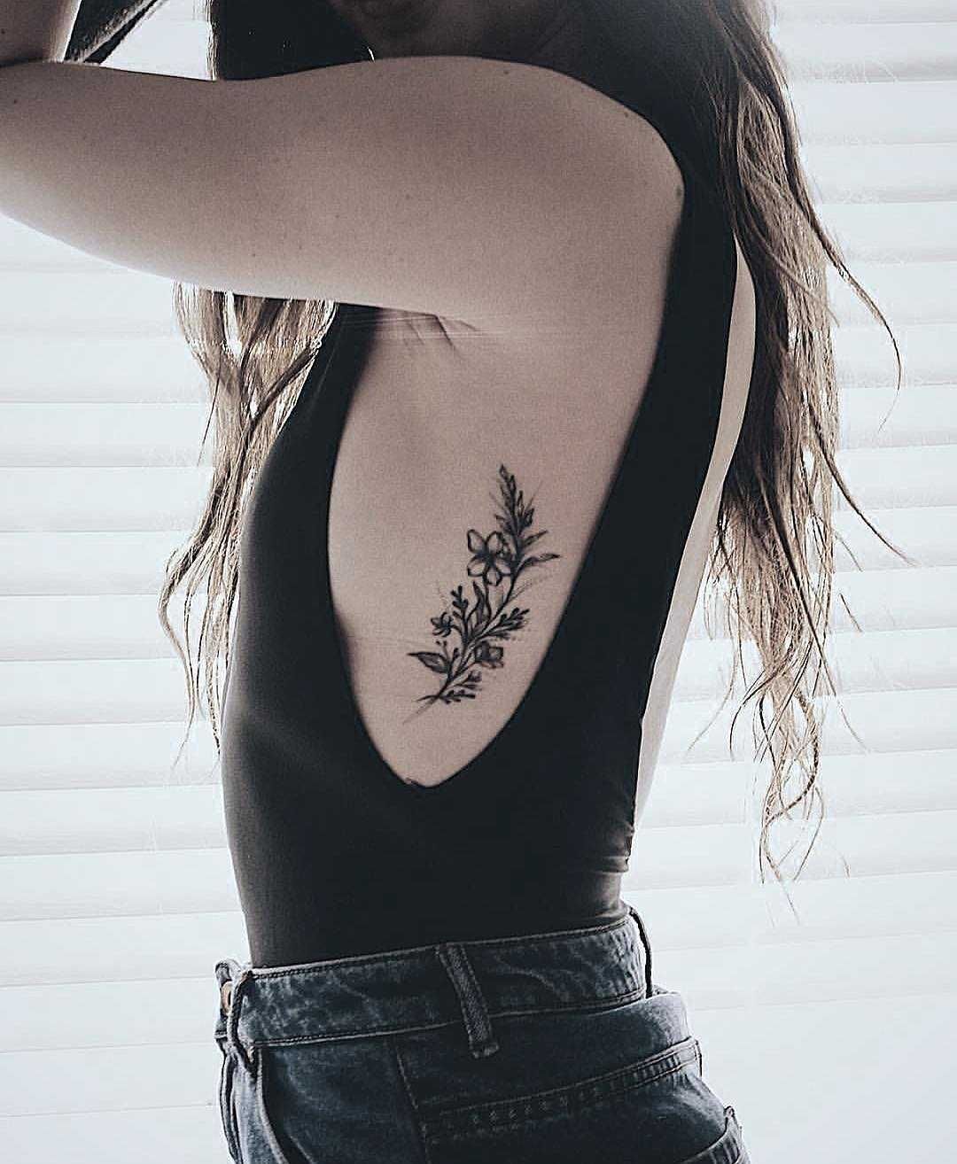 Stunning Female Rib Cage Tattoo Ideas: Inspiration Inside