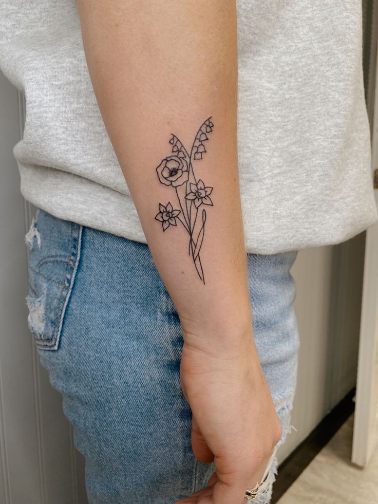 5 Beautiful Flower Tattoo Ideas for Family