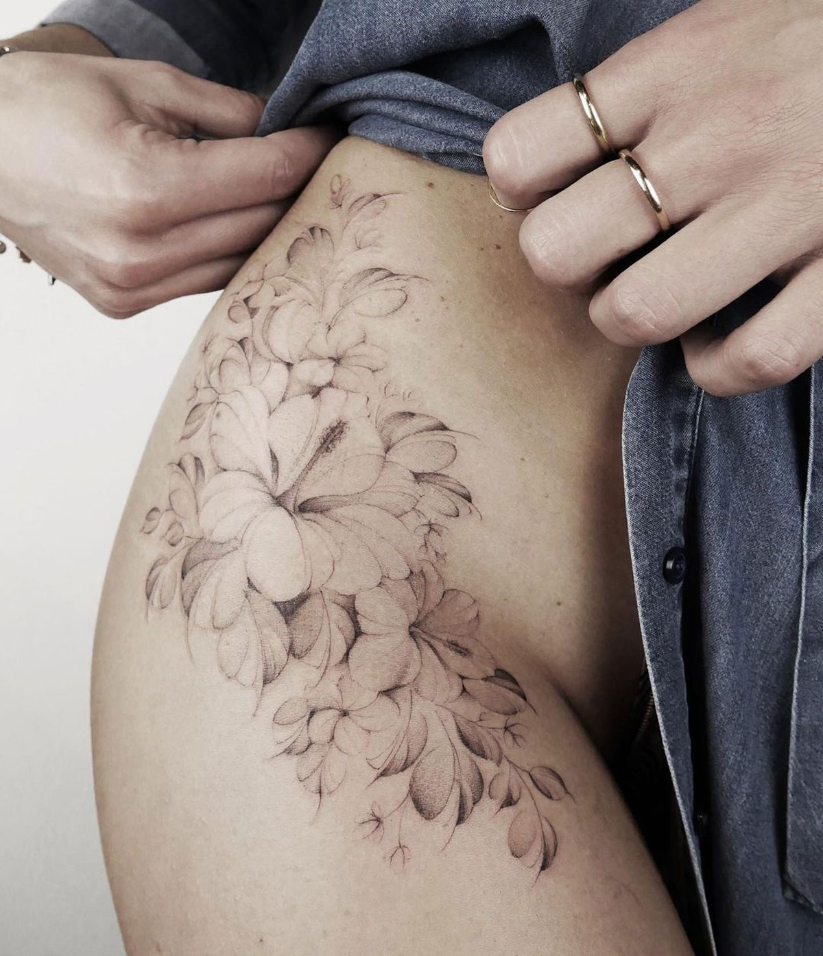 5 Stunning Flower Hip Tattoo Ideas for Women