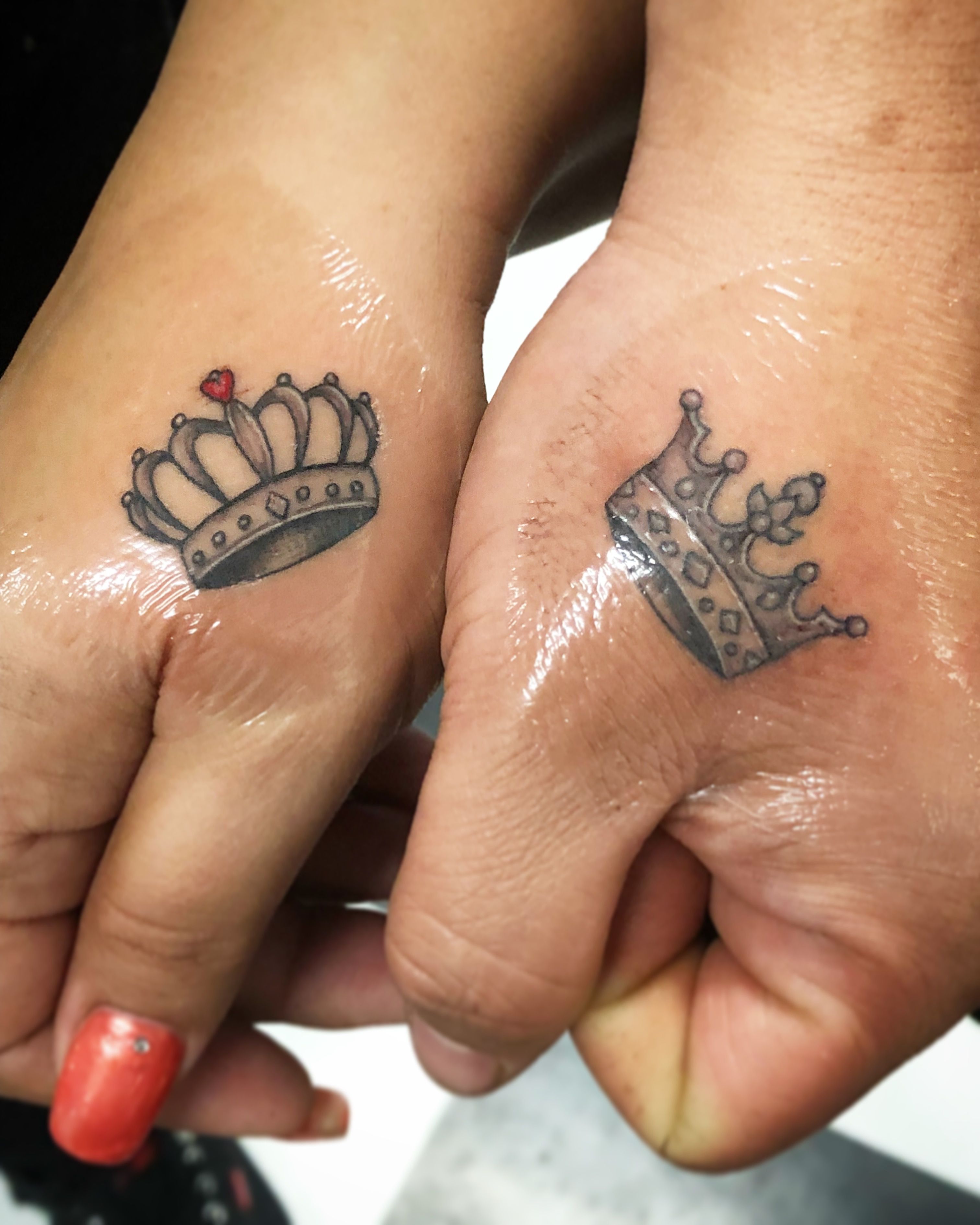 5 Stunning King and Queen Hand Tattoo Ideas