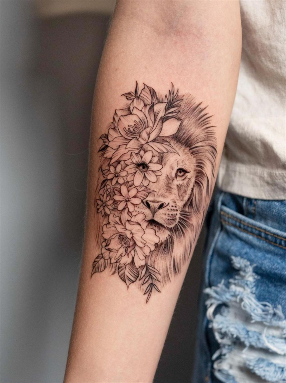 Lion Tattoo For Women 20 Graceful And Empowering Designs Welcome To