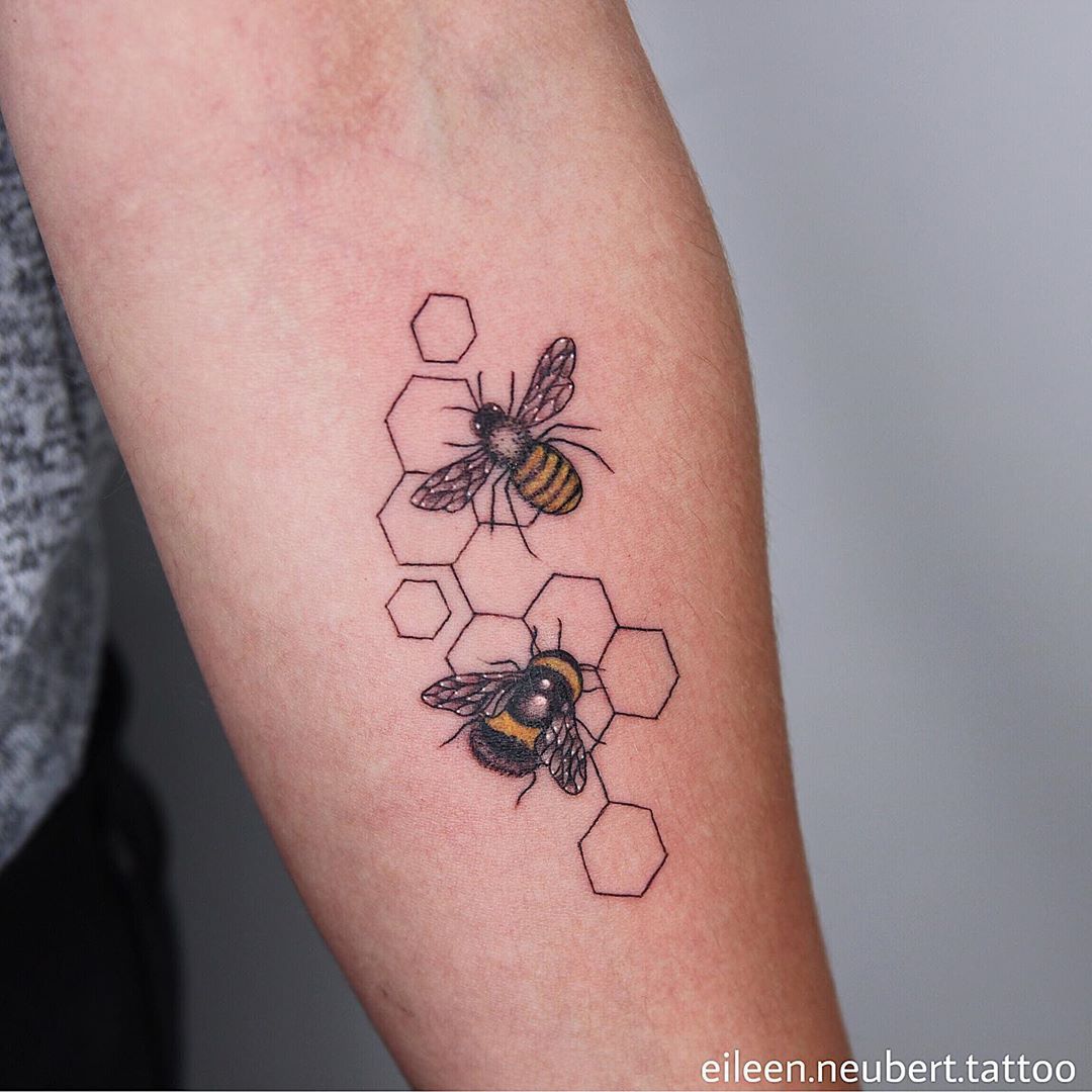 Live Bumblebee Tattoo Tiny Leg Shadows Bumble Bee Tattoo Bee Tattoo Body Art Tattoos