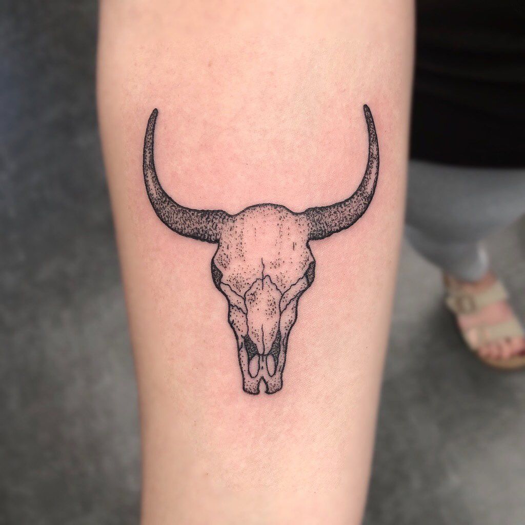 7 Unique Long Horn Skull Tattoo Ideas