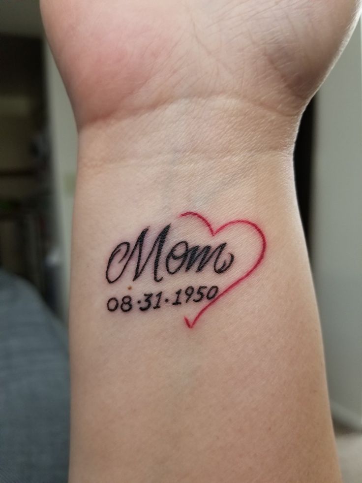 5 Heartfelt Memorial Tattoo Ideas for Mom