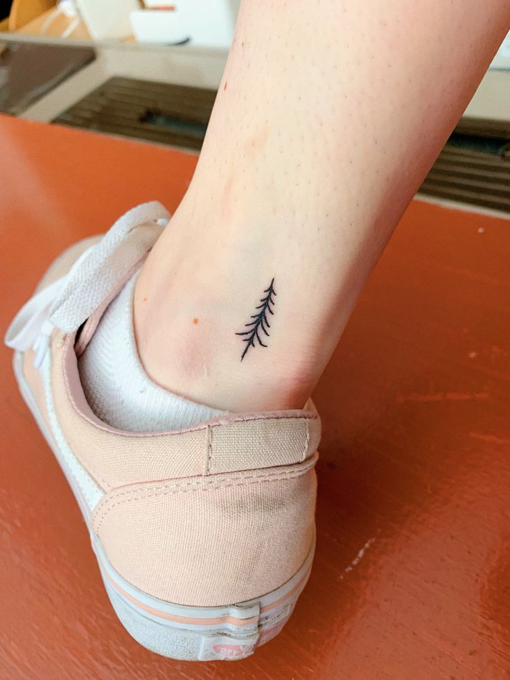 5 Stunning Minimalist Pine Tree Tattoo Ideas