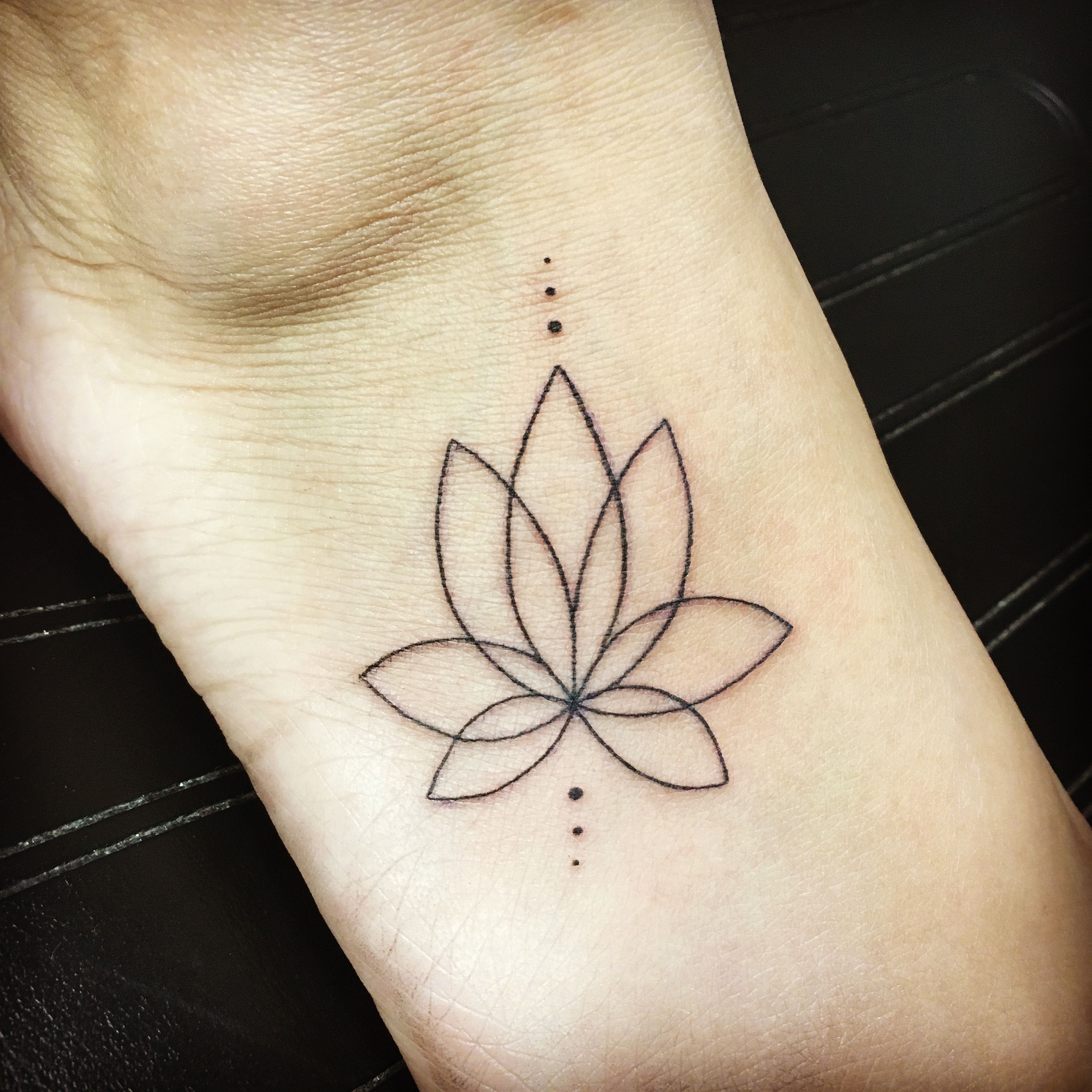 Pin By Mystogan Vermilion On Tatuajes Flower Tattoo Designs Lotus Tattoo Design Flower