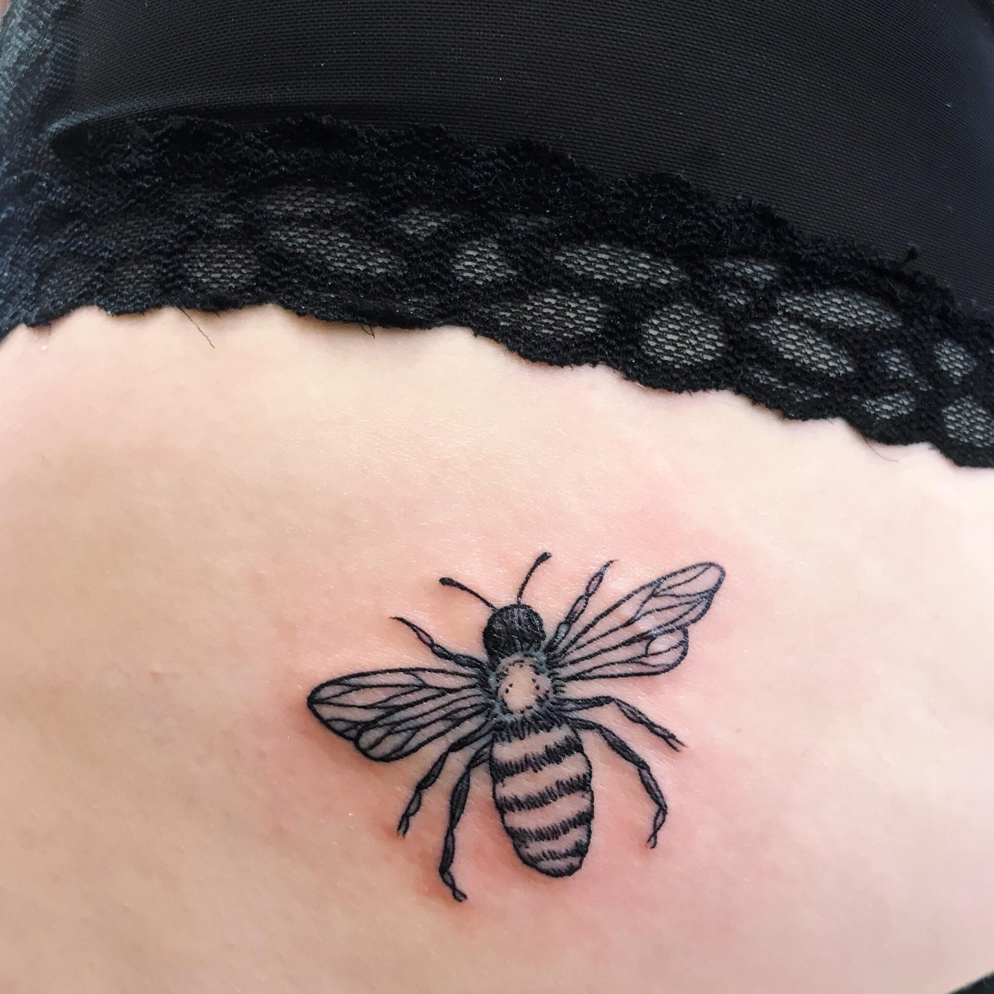 Pin On Tatuering Inspiration Bee Tattoo Honey Bee Tattoo Bee And