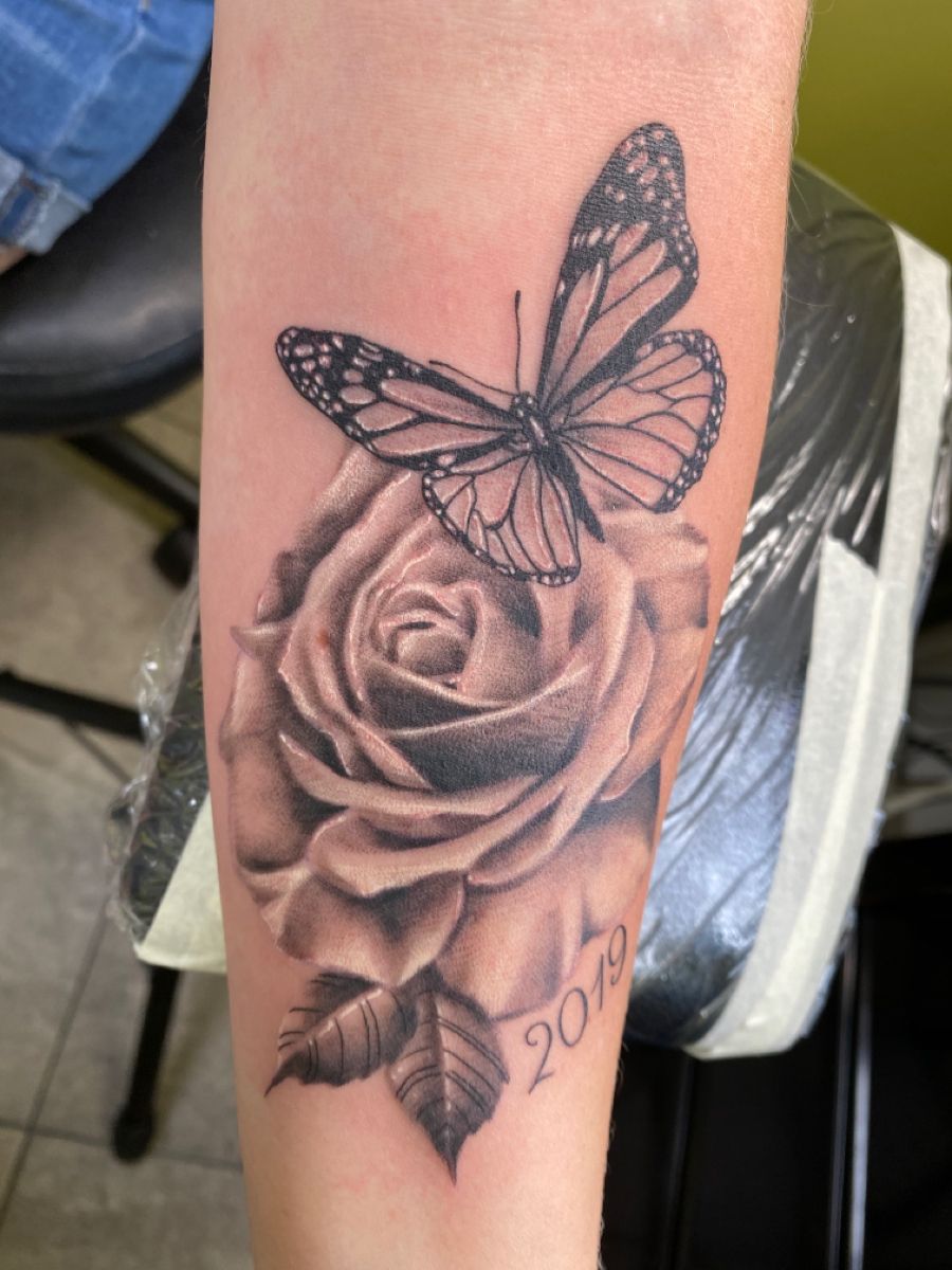 Rose And Butterfly Tattoo Rose And Butterfly Tattoo Tattoos Doe Tattoo