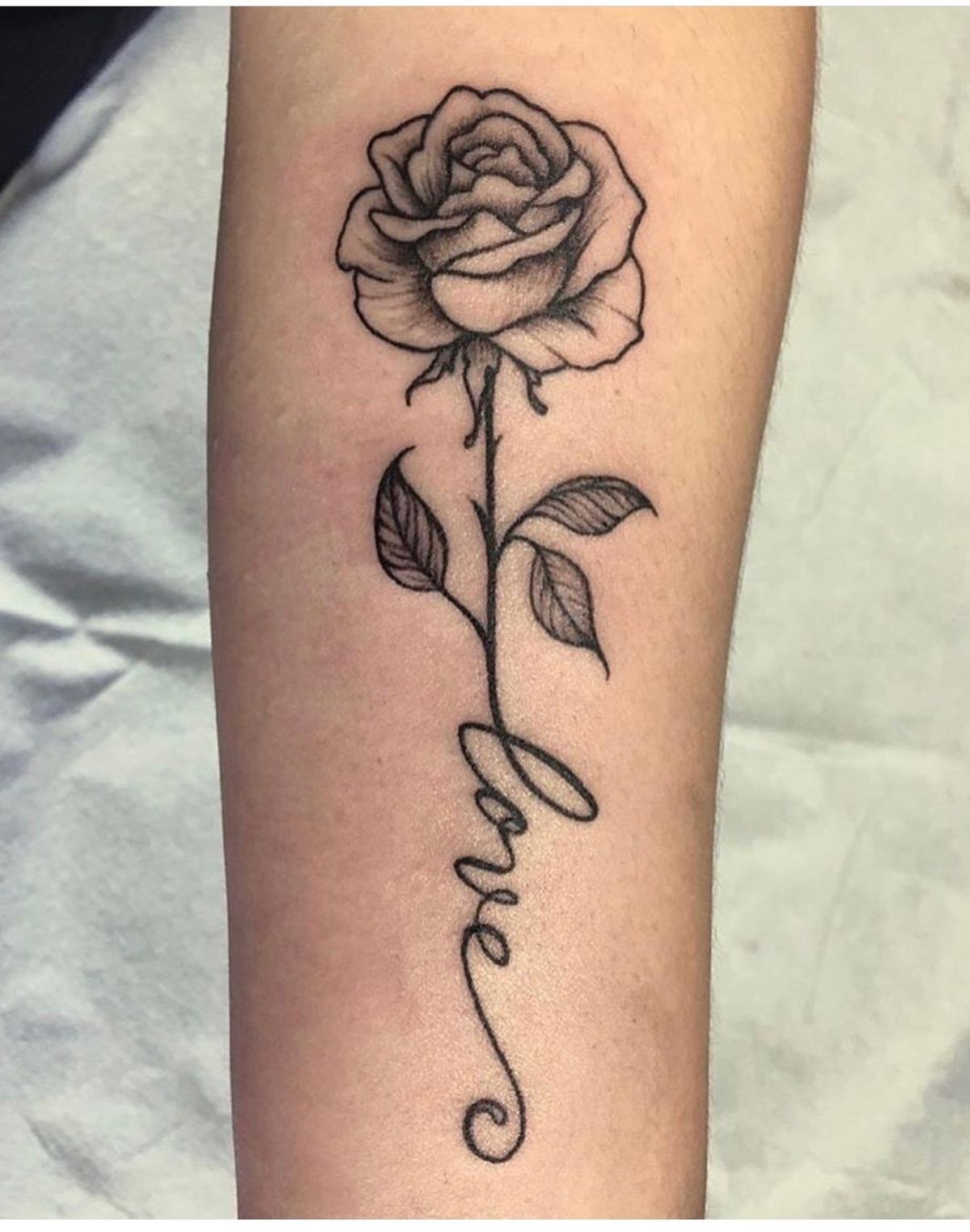 5 Stunning Rose Tattoo Ideas for You