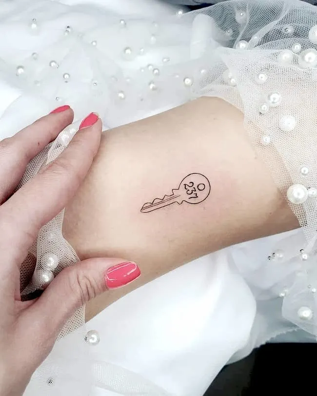 Share More Than 68 Small Key Tattoo In Cdgdbentre