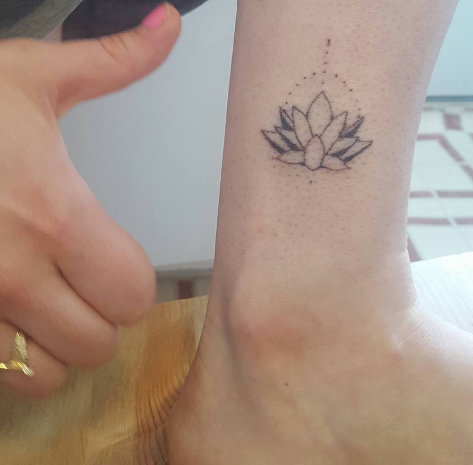 10 Minimalist Stick and Poke Tattoo Ideas