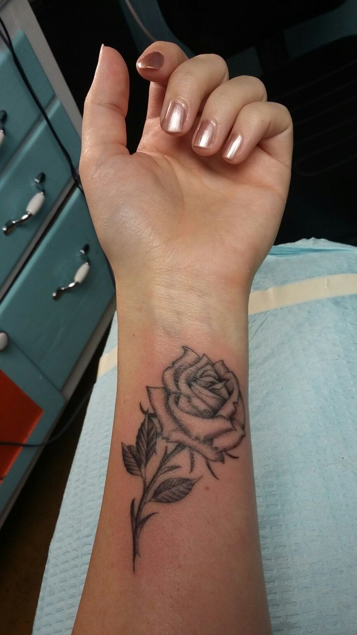 7 Tips for Choosing the Perfect Wrist Rose Tattoo