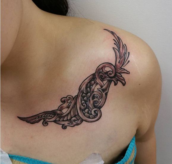 10 Stunning Collar Bone Tattoo Ideas