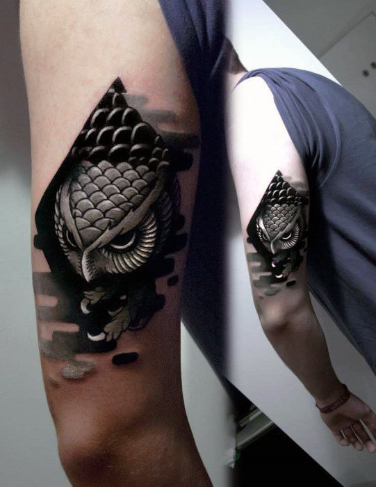 15 Cool Tricep Tattoo Ideas for Men