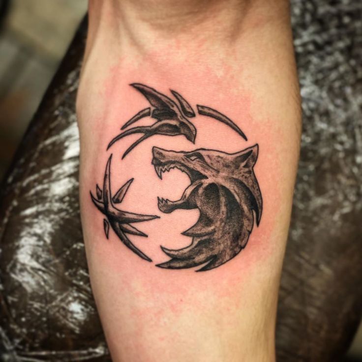 The Witcher Medallion Art Google Search Witcher Tattoo Witcher Art