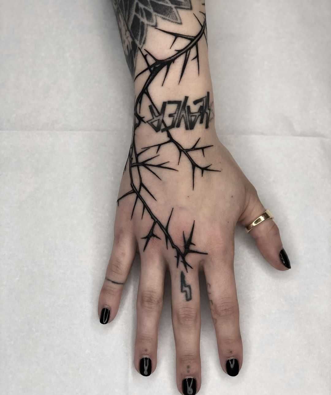 7 Stunning Vine And Thorn Tattoo Ideas